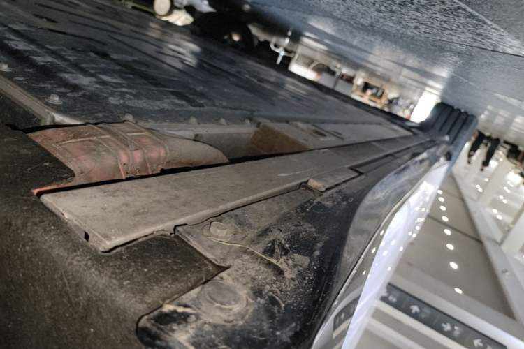 Used Nio ET5T 2025 75 kWh Touring Right Side Sill