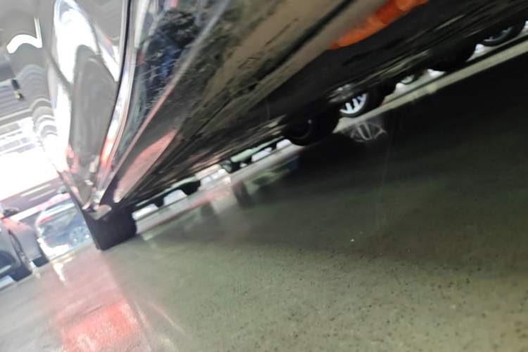 Used Nio ET5T 2025 75 kWh Touring Right Side Sill