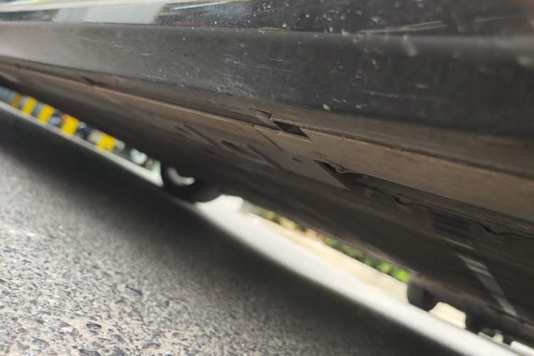 Used Nio ET5T 2025 75 kWh Touring Right Side Sill