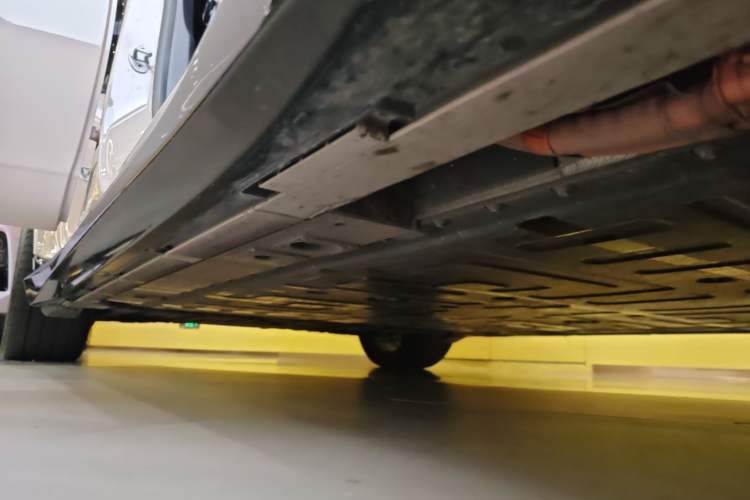 Used Nio ET5T 2025 75 kWh Touring Right Side Sill