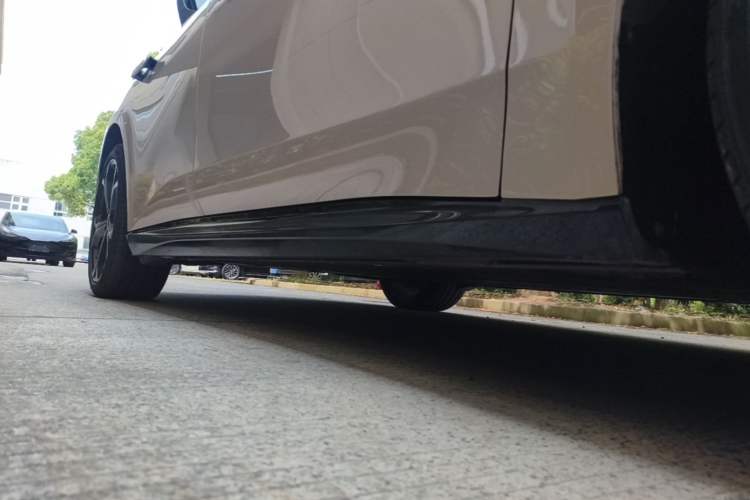 Used Nio ET5T 2025 75 kWh Touring Right Side Sill