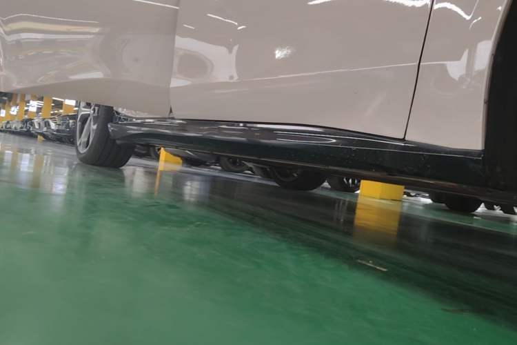 Used Nio ET5T 2025 75 kWh Touring Right Side Sill