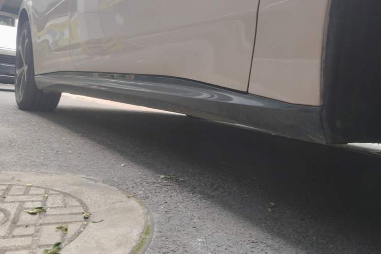 Used Nio ET5T 2025 75 kWh Touring Right Side Sill