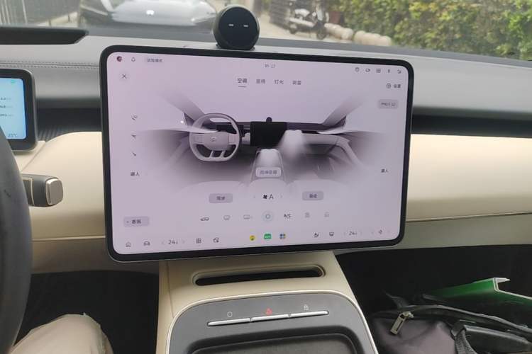 Used Nio ET5T 2025 75 kWh Touring Audio And AC Panel