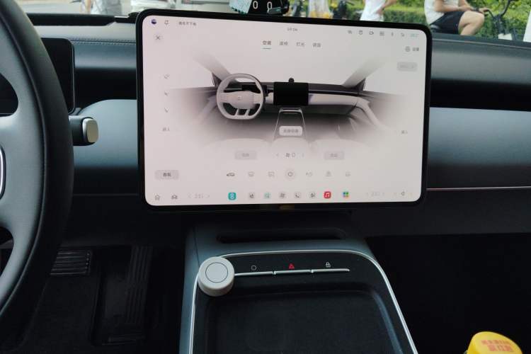 Used Nio ET5T 2025 75 kWh Touring Audio And AC Panel