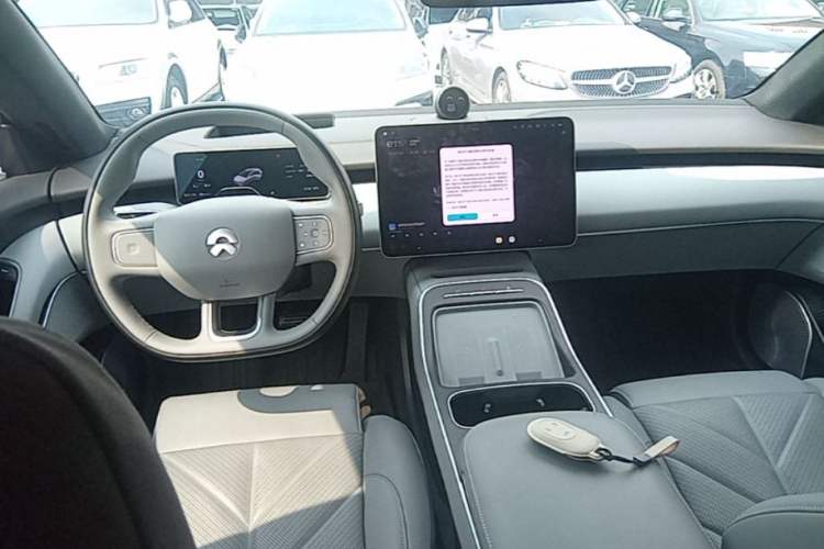 Used Nio ET5T 2025 75 kWh Touring Center Console