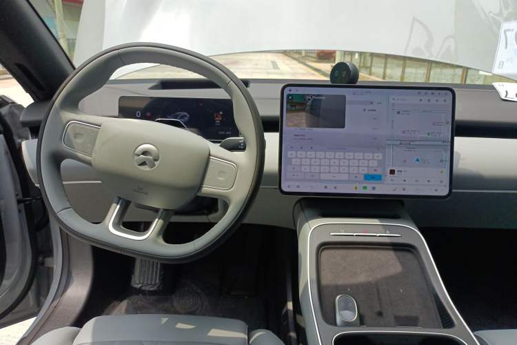 Used Nio ET5T 2025 100kWh Touring Center Console