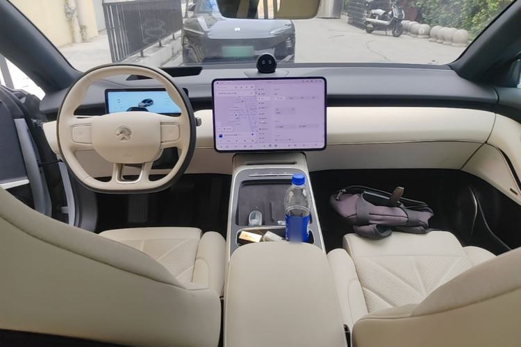 Used Nio ET5T 2025 75 kWh Touring Center Console