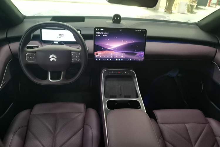Used Nio ET5T 2025 75 kWh Touring Center Console