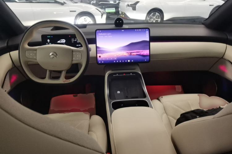 Used Nio ET5T 2025 75 kWh Touring Center Console
