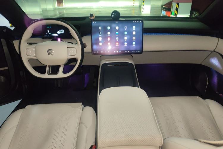 Used Nio ET5T 2025 75 kWh Touring Center Console