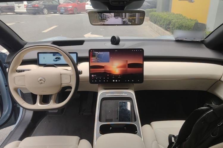 Used Nio ET5T 2025 75 kWh Touring Center Console