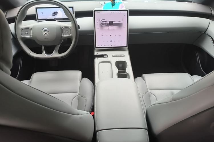 Used Nio ET5T 2025 75 kWh Touring Center Console