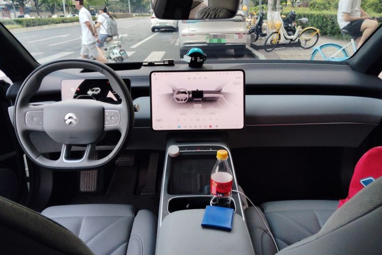 Used Nio ET5T 2025 75 kWh Touring Center Console