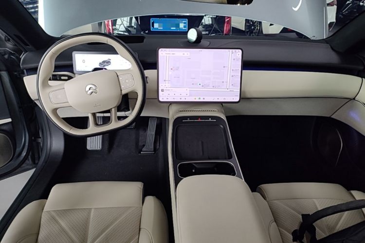 Used Nio ET5T 2025 75 kWh Touring Center Console