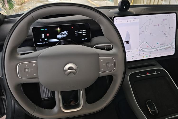 Used Nio ET5T 2025 75 kWh Touring Center Console