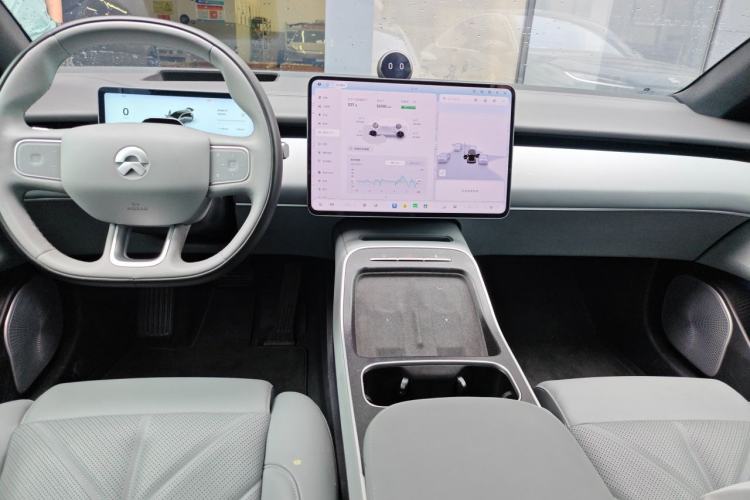 Used Nio ET5T 2025 75 kWh Touring Center Console