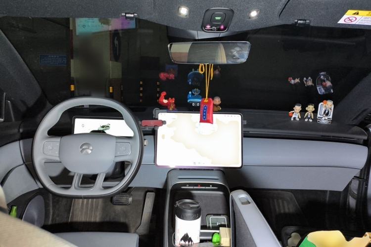 Used Nio ET5T 2025 75 kWh Touring Center Console