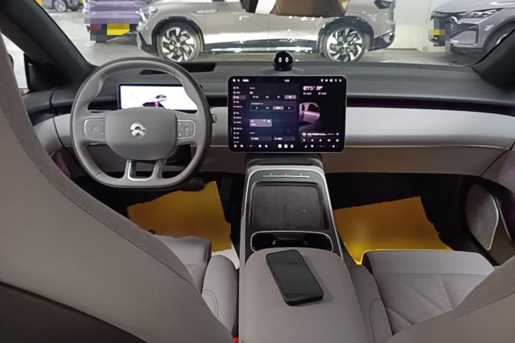 Used Nio ET5T 2025 75 kWh Touring Center Console