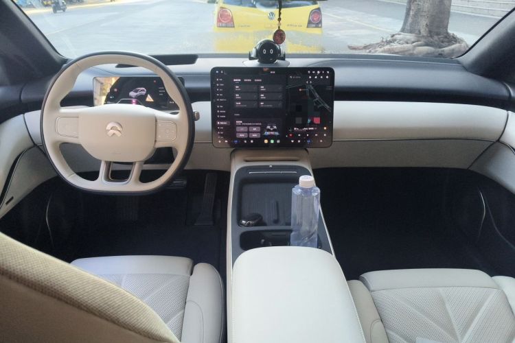Used Nio ET5T 2025 75 kWh Touring Center Console