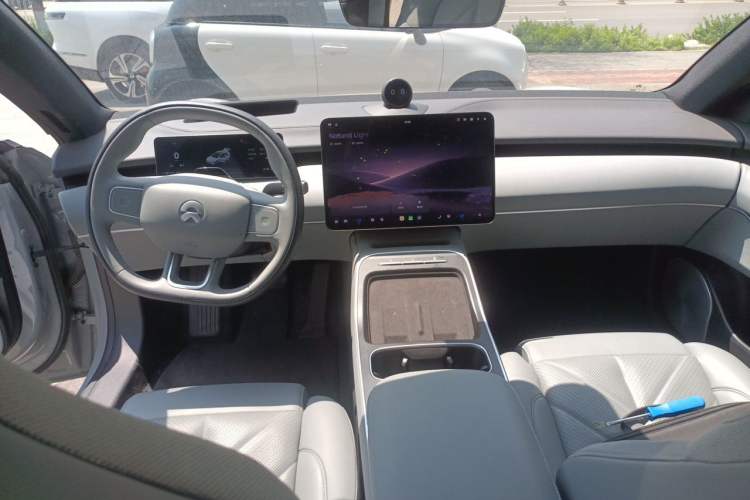Used Nio ET5T 2025 75 kWh Touring Center Console