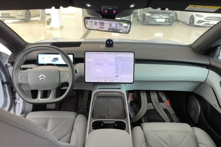 Used Nio ET5T 2025 75 kWh Touring Center Console