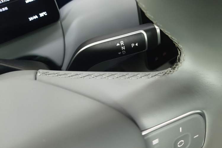 Used Nio ET5T 2025 75 kWh Touring Gear Lever