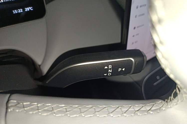 Used Nio ET5T 2025 75 kWh Touring Gear Lever