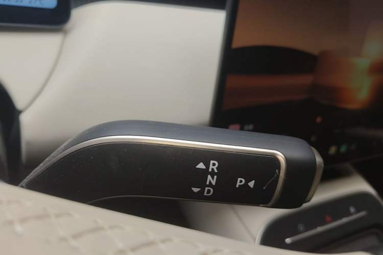 Used Nio ET5T 2025 75 kWh Touring Gear Lever