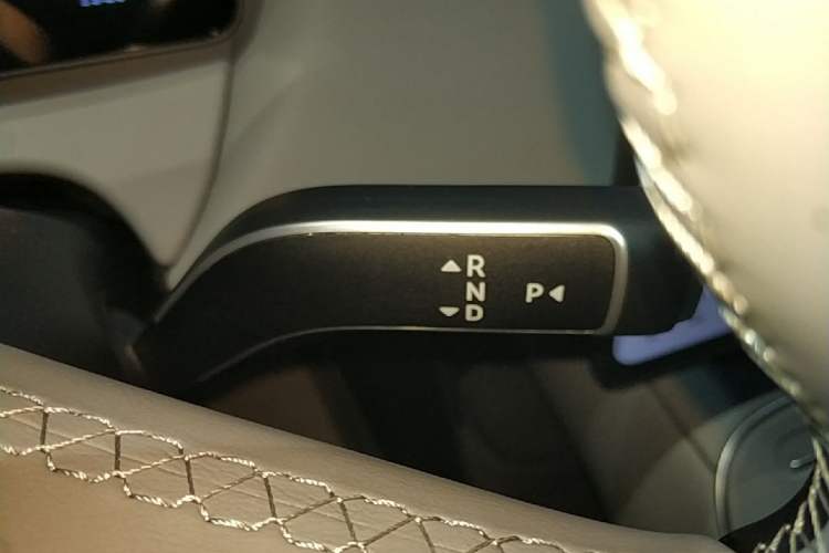 Used Nio ET5T 2025 75 kWh Touring Gear Lever