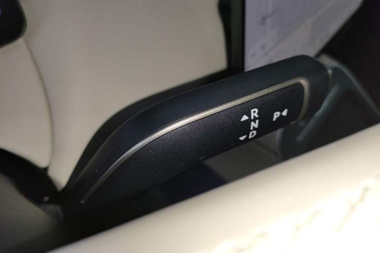 Used Nio ET5T 2025 75 kWh Touring Gear Lever