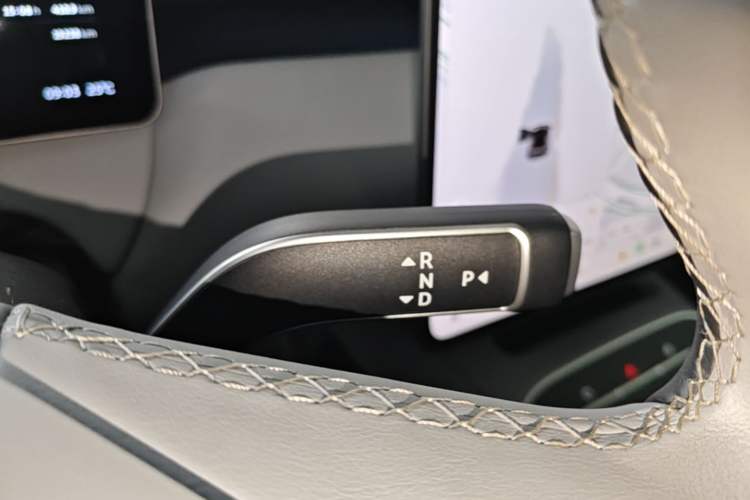 Used Nio ET5T 2025 75 kWh Touring Gear Lever