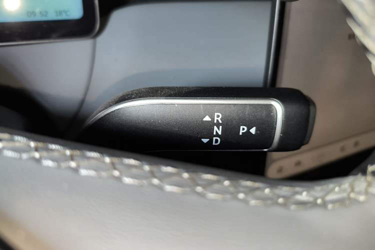 Used Nio ET5T 2025 75 kWh Touring Gear Lever