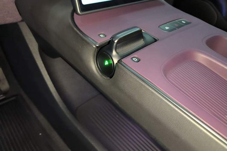 Used Nio ET5T 2025 75 kWh Touring Gear Lever