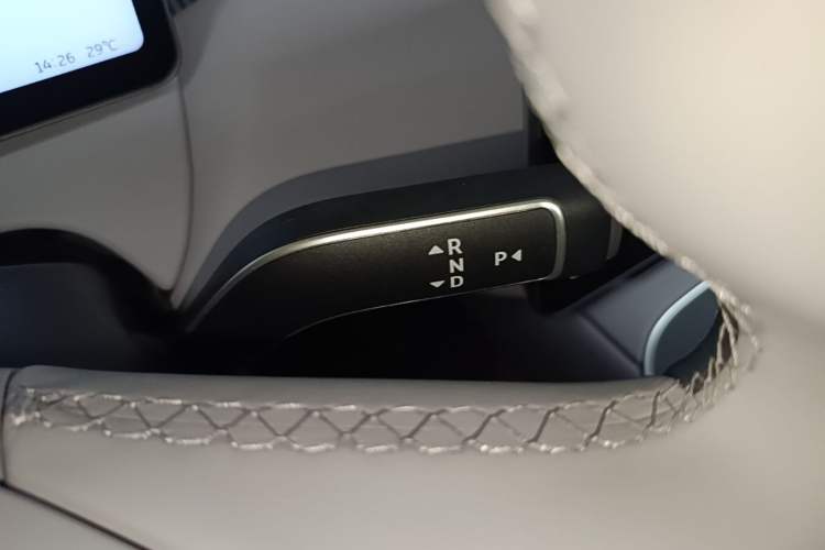 Used Nio ET5T 2025 75 kWh Touring Gear Lever