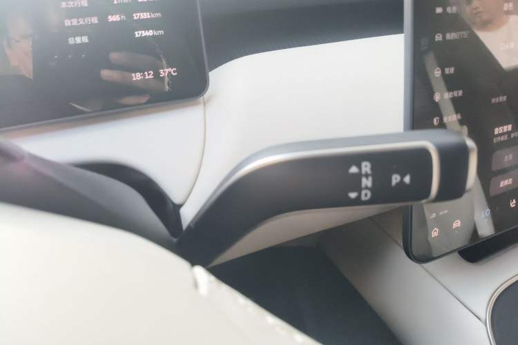 Used Nio ET5T 2025 75 kWh Touring Gear Lever