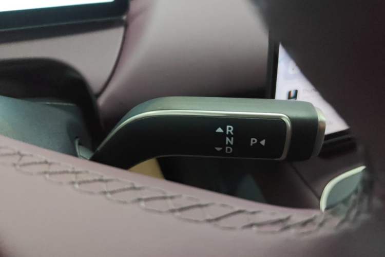 Used Nio ET5T 2025 75 kWh Touring Gear Lever