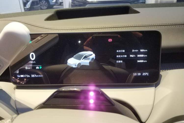 Used Nio ET5T 2025 75 kWh Touring Instrument Cluster
