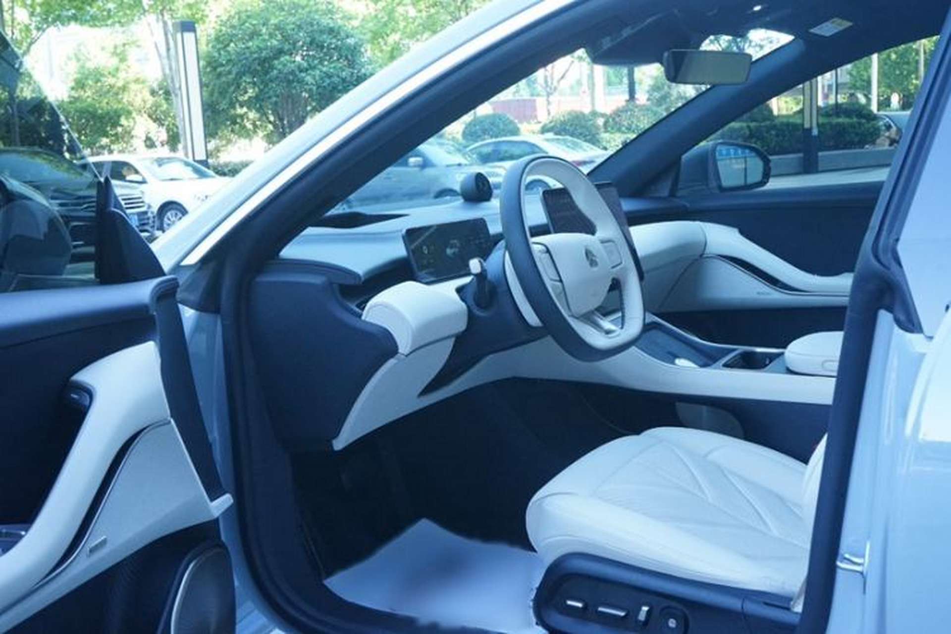 Used Nio ET5T 2025 75 kWh Touring Interior 2