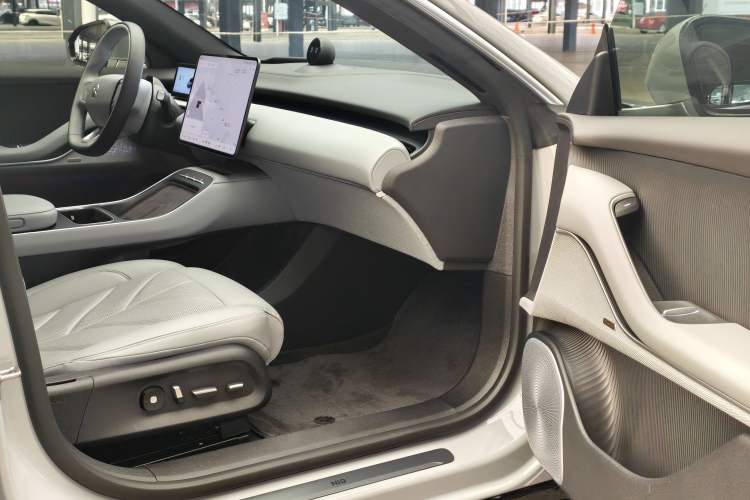 Used Nio ET5T 2025 75 kWh Touring Interior 2