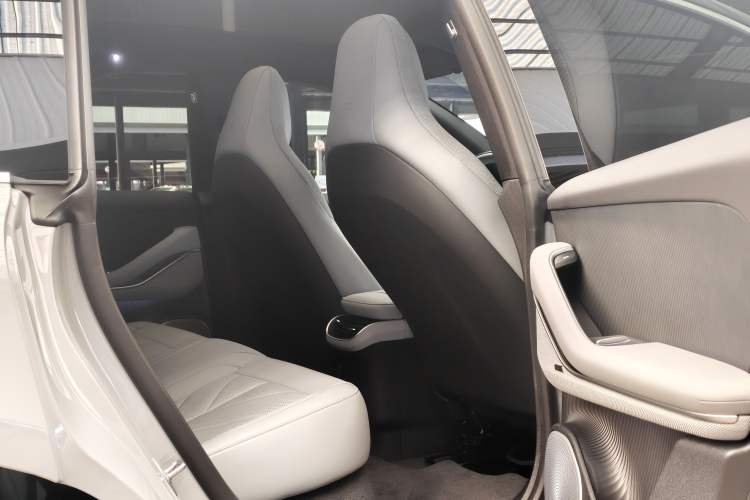 Used Nio ET5T 2025 75 kWh Touring Interior 3