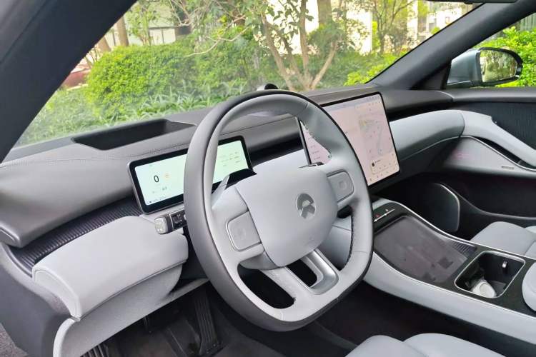 Used Nio ET5T 2025 75 kWh Touring Interior 4