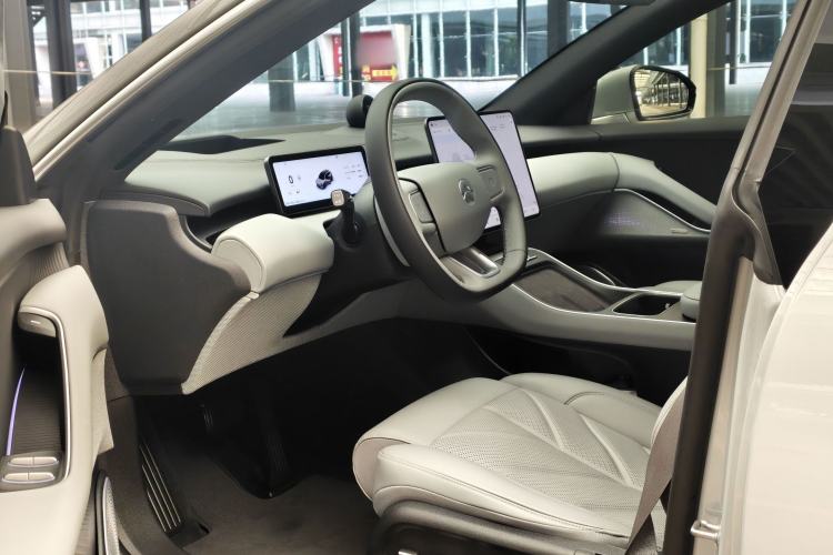 Used Nio ET5T 2025 75 kWh Touring Interior 4