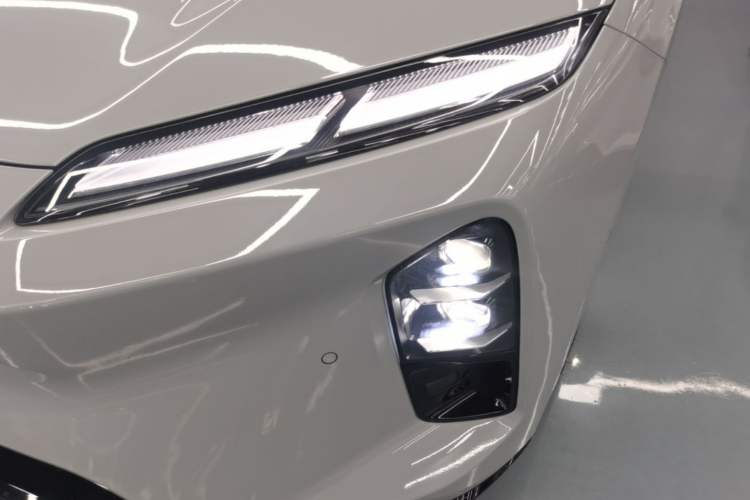 Used Nio ET5T 2025 75 kWh Touring Left Front Headlight