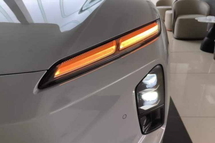 Used Nio ET5T 2025 75 kWh Touring Left Front Headlight