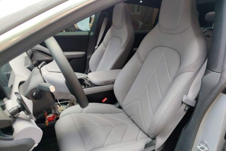 Used Nio ET5T 2025 75 kWh Touring Left Front Seat