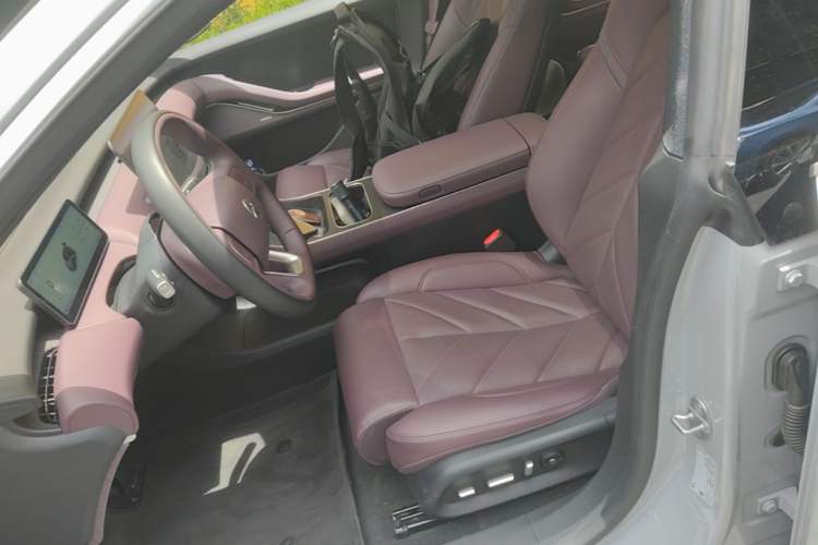 Used Nio ET5T 2025 75 kWh Touring Left Front Seat