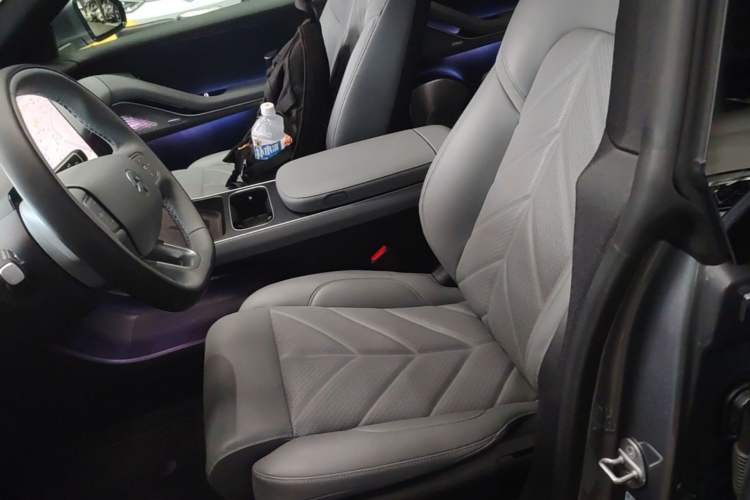 Used Nio ET5T 2025 75 kWh Touring Left Front Seat