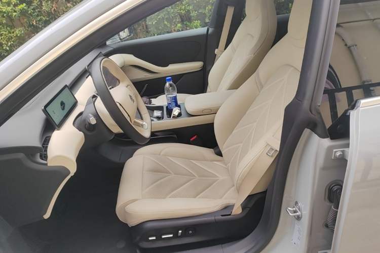 Used Nio ET5T 2025 75 kWh Touring Left Front Seat
