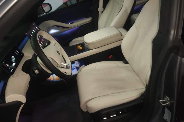 Used Nio ET5T 2025 75 kWh Touring Left Front Seat